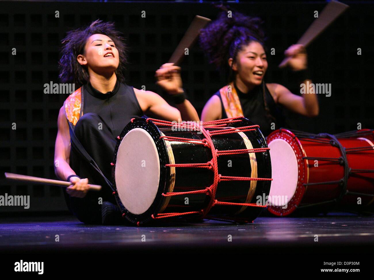Yamato drummers of japan hires stock photography and images Alamy