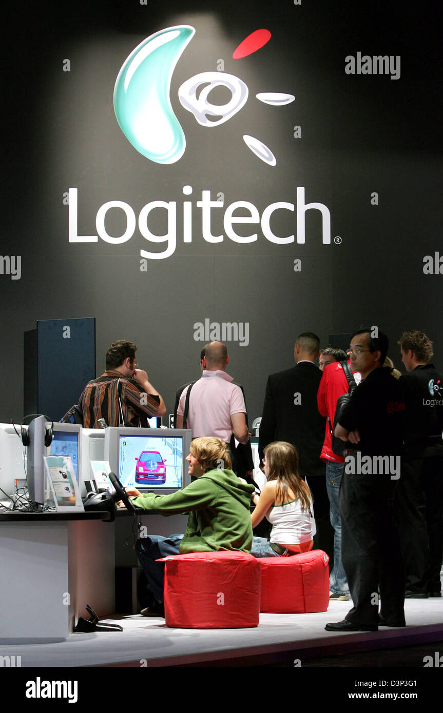 The photo shows business visitors at the stand of Logitech at the trade  fair 'Games Convention' in Leipzig, Germany, Wednesday, 23 August 2006.  Europe's largest trade fair for computer and video games