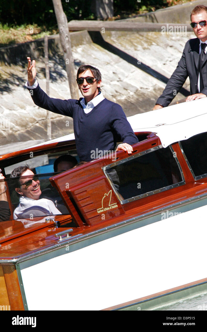 US actor Adrien Brody poses on a boat for photographers at the 63rd International Venice Film Festival in Venice, Italy, 31 August 2006. Photo: Hubert Boesl Stock Photo