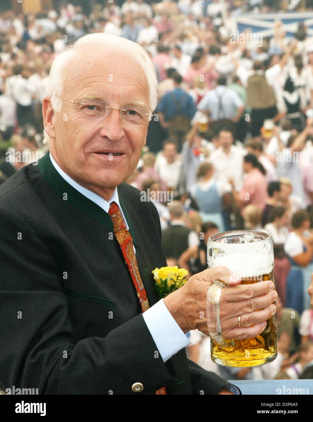 Bavaria's Prime Minister Edmund Stoiber poses at pavilion 'Schottenhammelzelt' during the 173rd 'Oktoberfest' in Munich, Germany, Saturday 16 September 2006. The Munich Beer Festival, which is the world's largest folk feast, continues for the next 18 days. Photo: Volker Dornberger Stock Photo