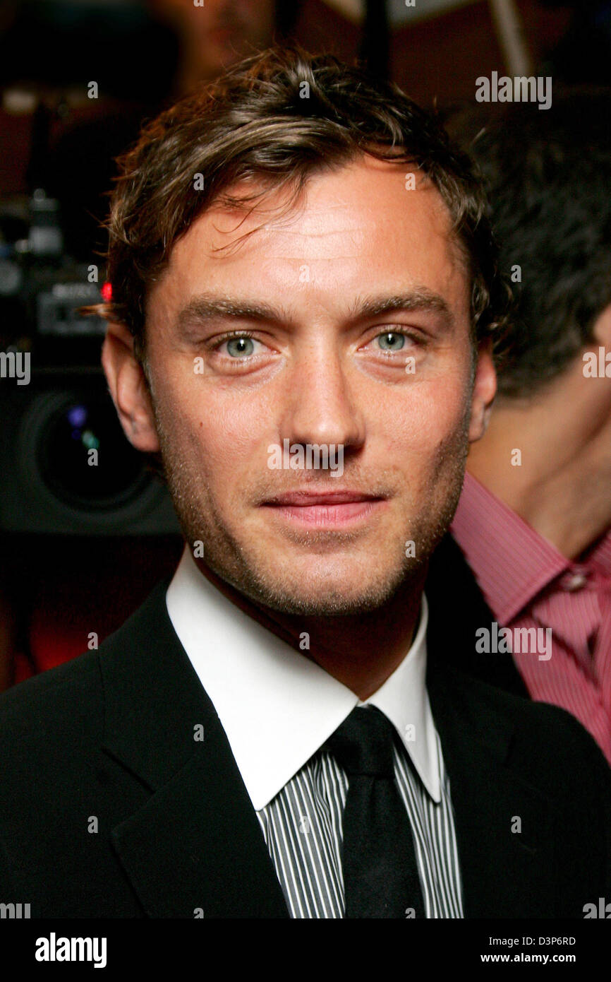 JUDE LAW in BREAKING AND ENTERING, 2006, directed by ANTHONY ...