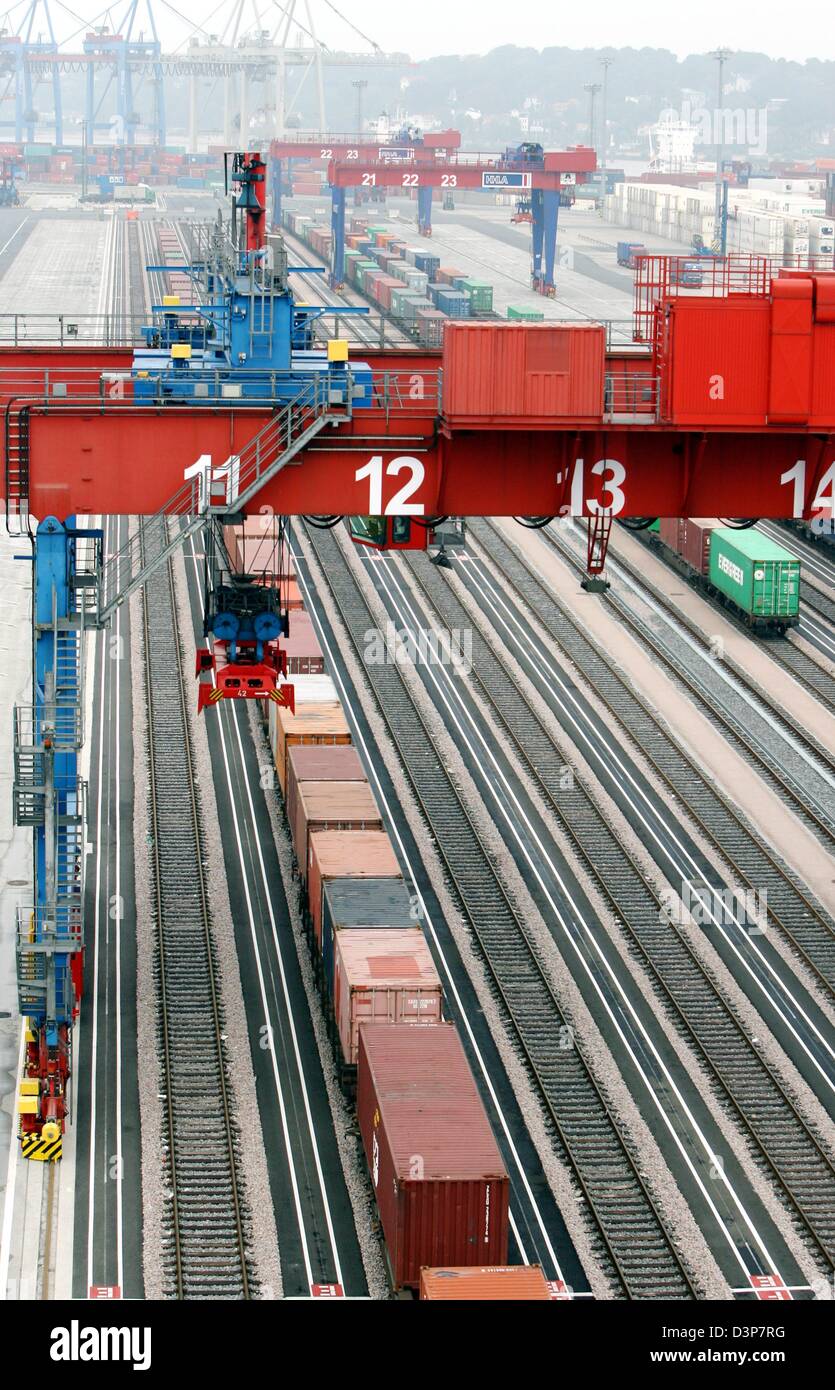 Lamme album Tøm skraldespanden Containers loaded on freight train hi-res stock photography and images -  Alamy