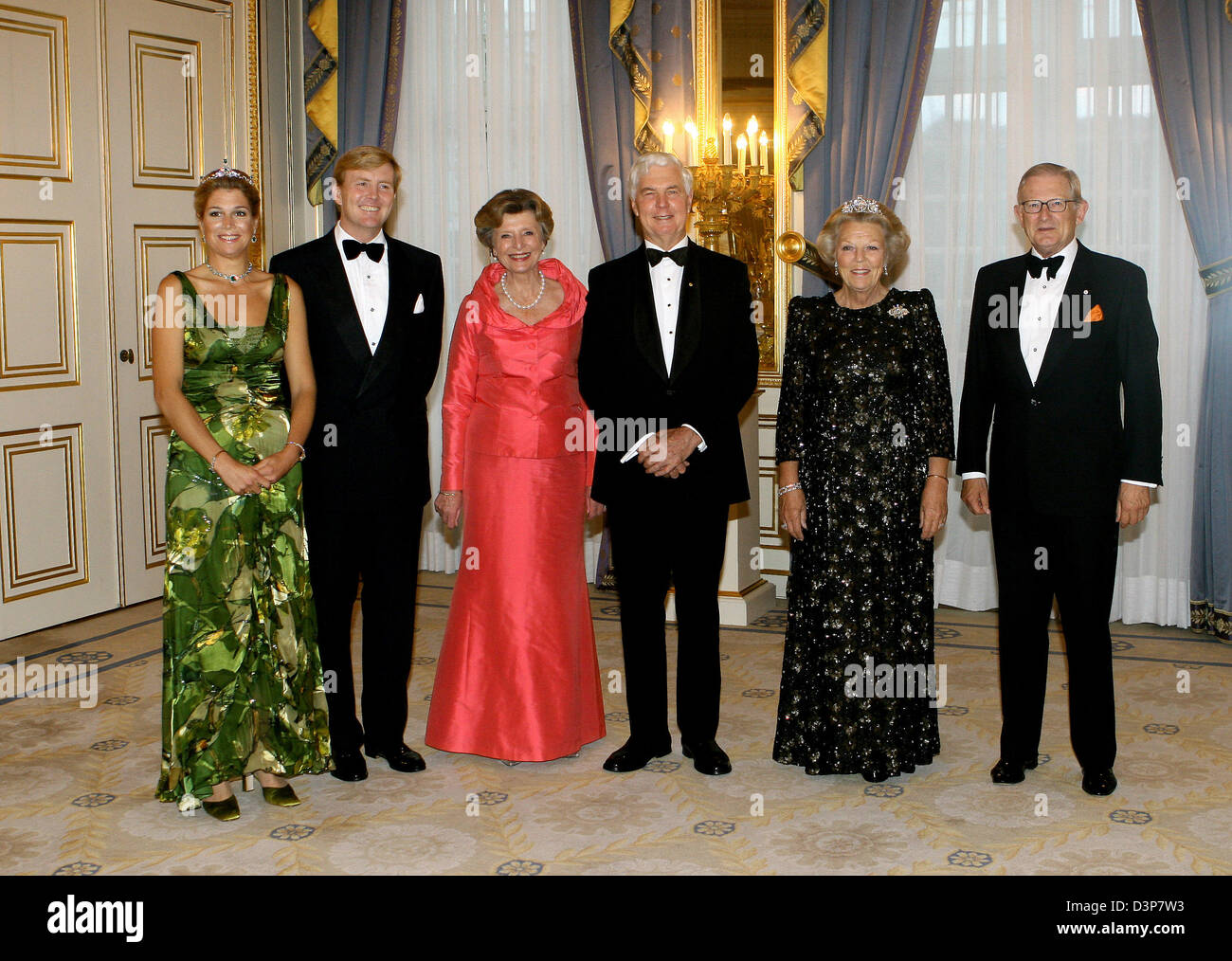 L-R: Princess Maxima, Crown Prince Willem-Alexander, Michael Jeffery and wife Marlena, Queen Beatrix of the Netherlands and Pieter van Vollenhoven are pictured during a reception for Australia's General Governor Jeffrey and his wife in The Hague, Netherlands, Tuesday, 26 September 2006. Photo RoyalPress (ATTENTION: Netherlands out!) Stock Photo