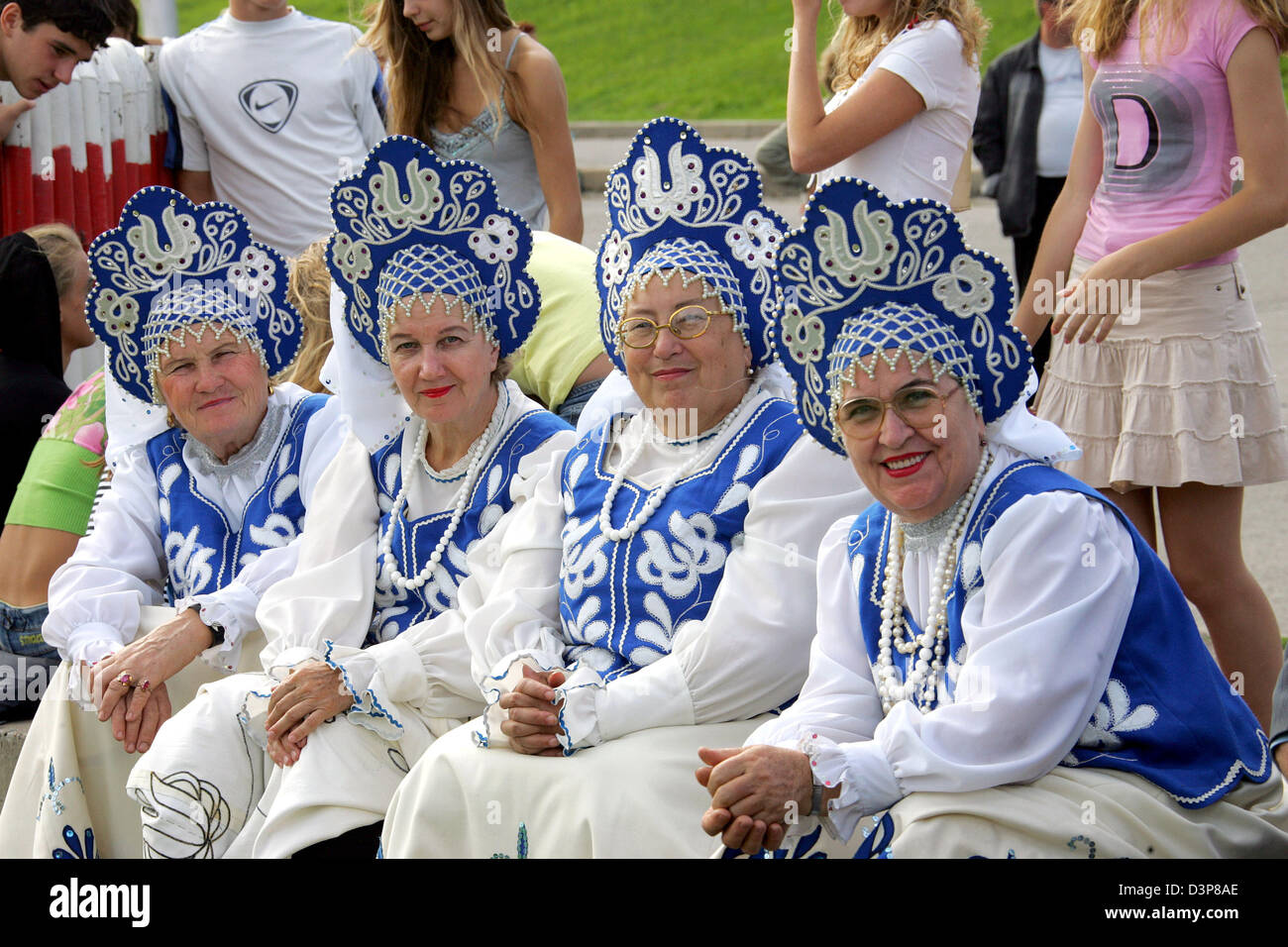 https://c8.alamy.com/comp/D3P8AE/russian-women-wear-traditional-clothes-at-the-festivities-to-the-417th-D3P8AE.jpg