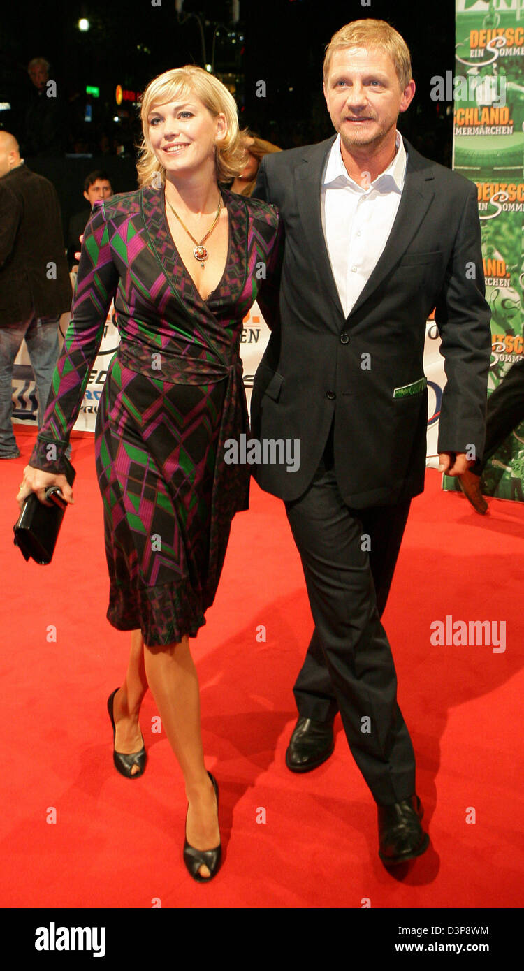 German director Soenke Wortmann (R) and his wife Cecilia appear for the premiere of his latest film 'Deutschland. Ein Sommermaerchen' ('Germany. A summer dream.') at the Berlinale film palace in Berlin, Germany,  Tuesday, 03 October 2006. Wortmann was allowed to follow the German soccer national team with a camera for one year including the World Cup 2006 itself. The film will be s Stock Photo