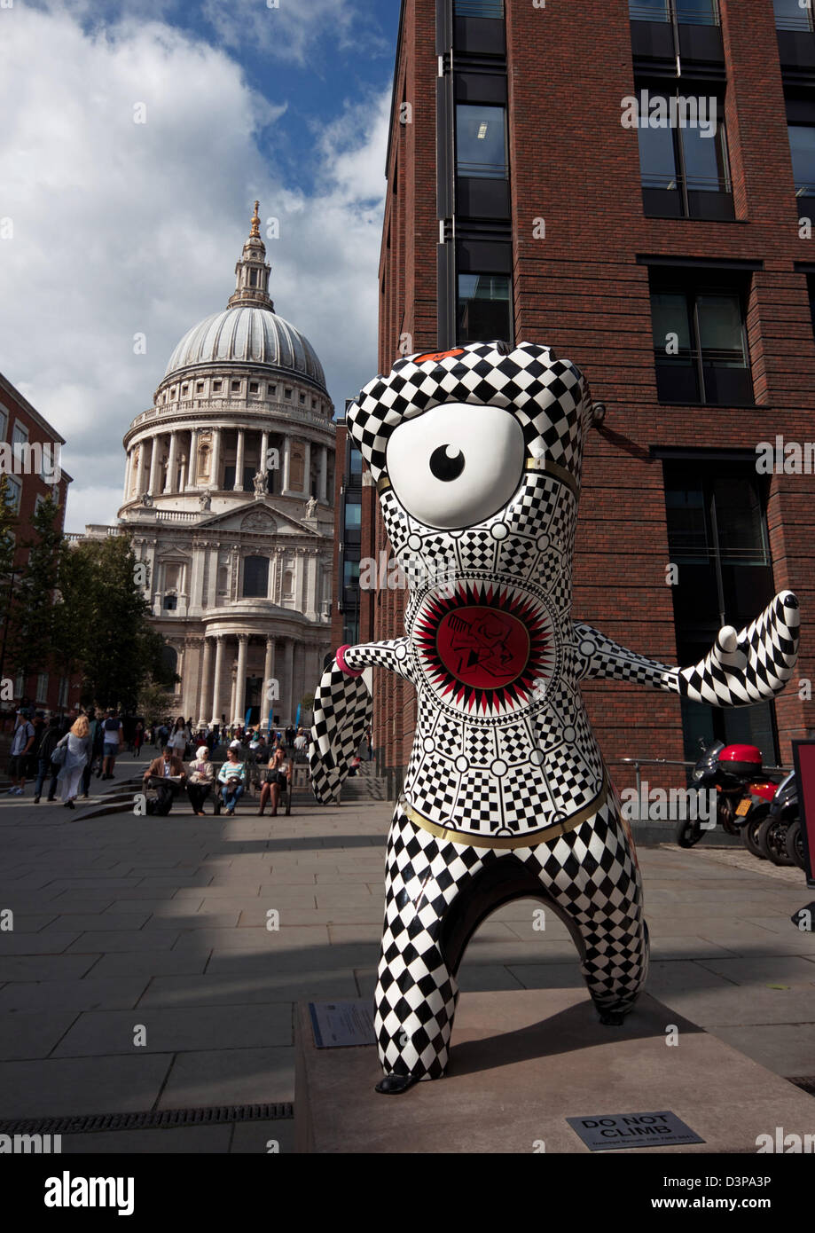 Mandeville, the official mascot for the London 2012 Paralympic Games, with St. Paul's Cathedral in the background. Stock Photo