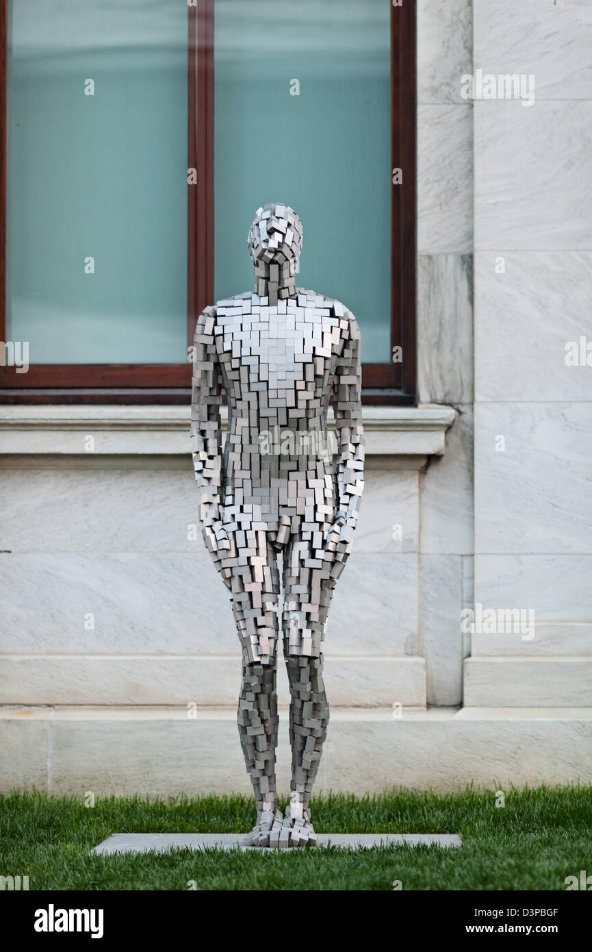 Public art, statues and sculptures around Museum of Fine Arts / Musée