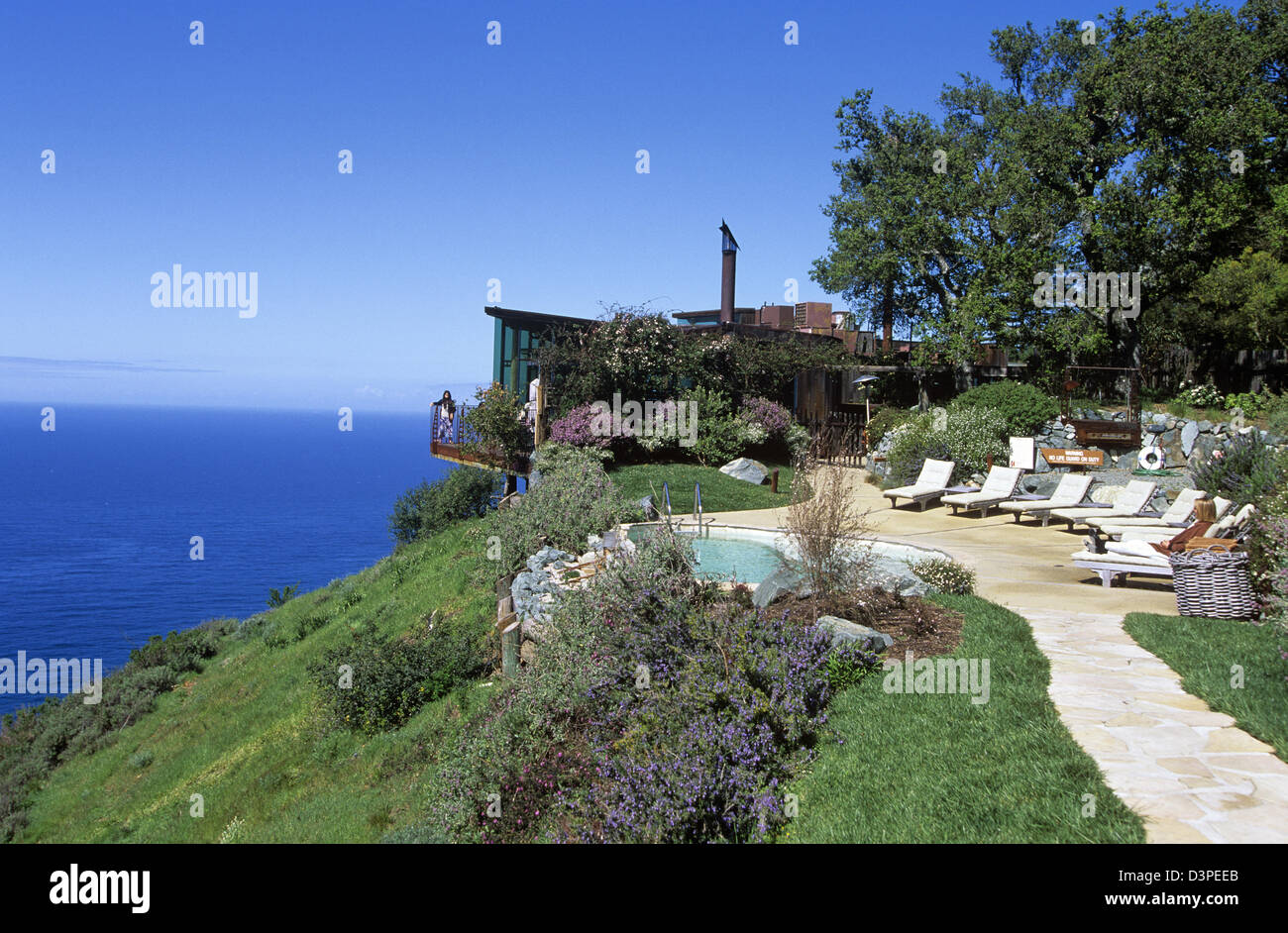 Post Ranch Inn hugs a cliffside overlooking the Pacific in Big Sur, California, USA Stock Photo