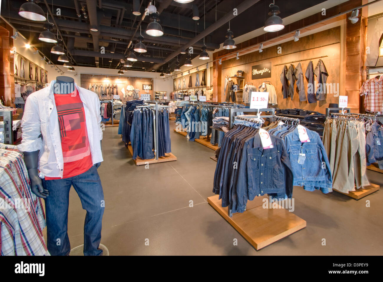 Cloth shop inside hi-res stock photography and images - Alamy