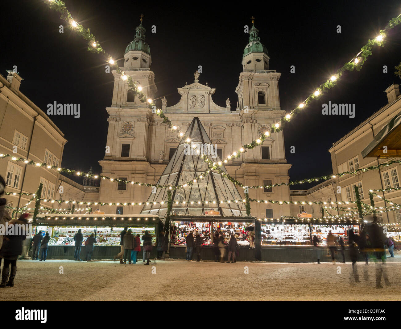 Christmas Market in Old Salzburg. In the grand square in front of the great cathedral an extensive christmas market is organized Stock Photo