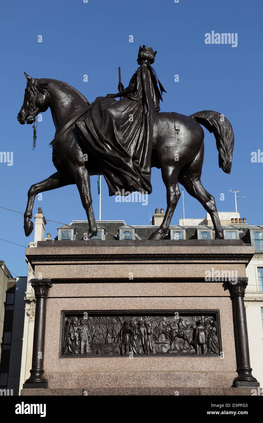 An equestrian statue of Queen Victoria on Square in Glasgow city