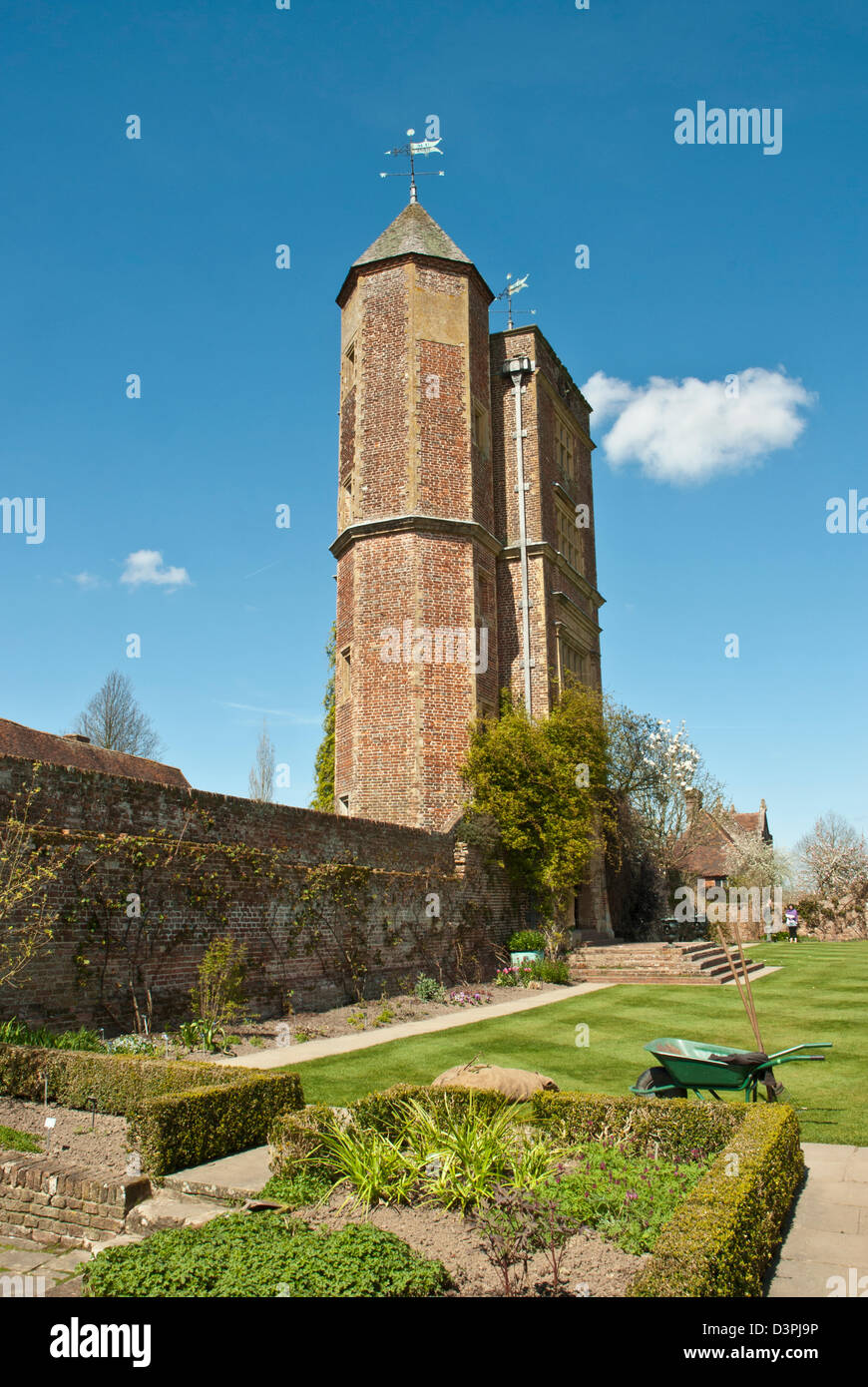 Sissinghurst Spring Sissinghurst Elizabethan Tower and Tower Lawn in spring, sunny day ...