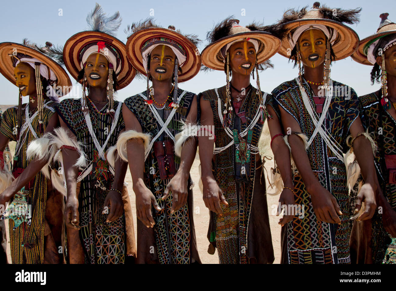 Wodaabe men dance at Gerewol festival near Ingal, Nothern Niger Stock ...