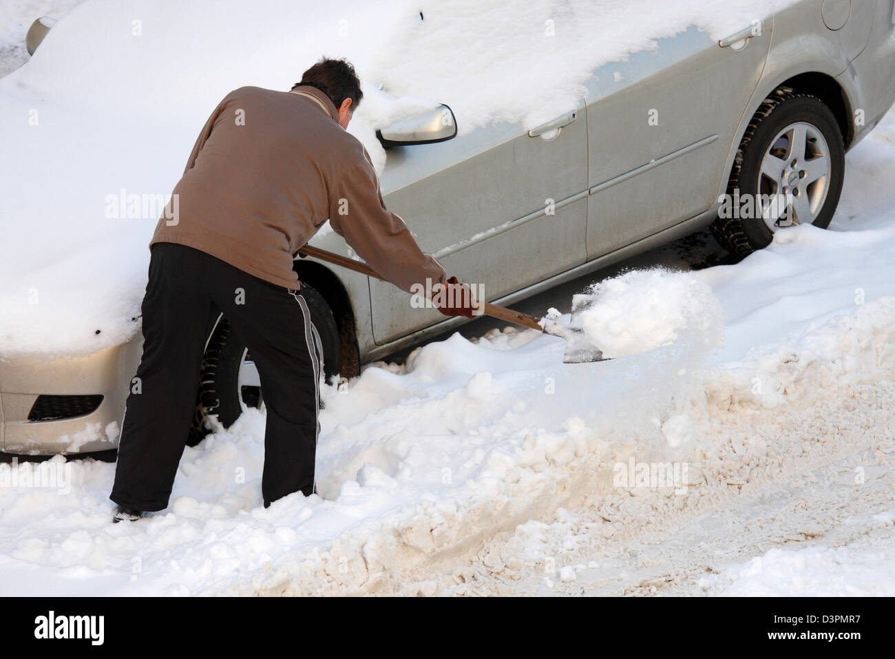 Leipzig, Germany, a man freed his car from the snow Stock Photo
