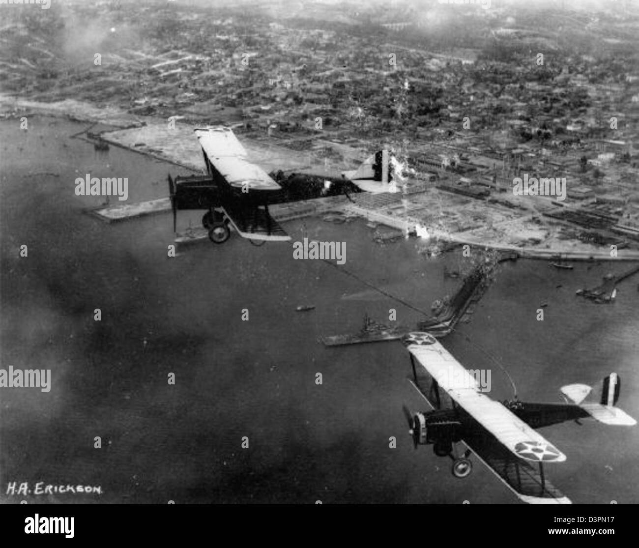 Refueling plane mid air Black and White Stock Photos & Images Alamy