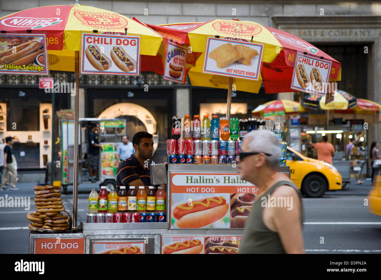 Halal hot dog stand on 5th Fifth Avenue in New York Stock Photo Alamy