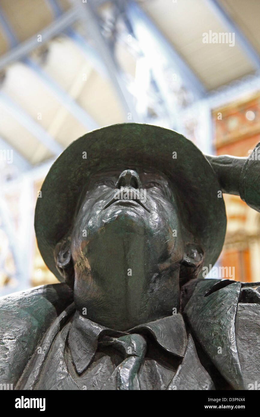 The statue of Sir John Betjeman by Martin Jennings at St Pancras International railway station London England UK Stock Photo