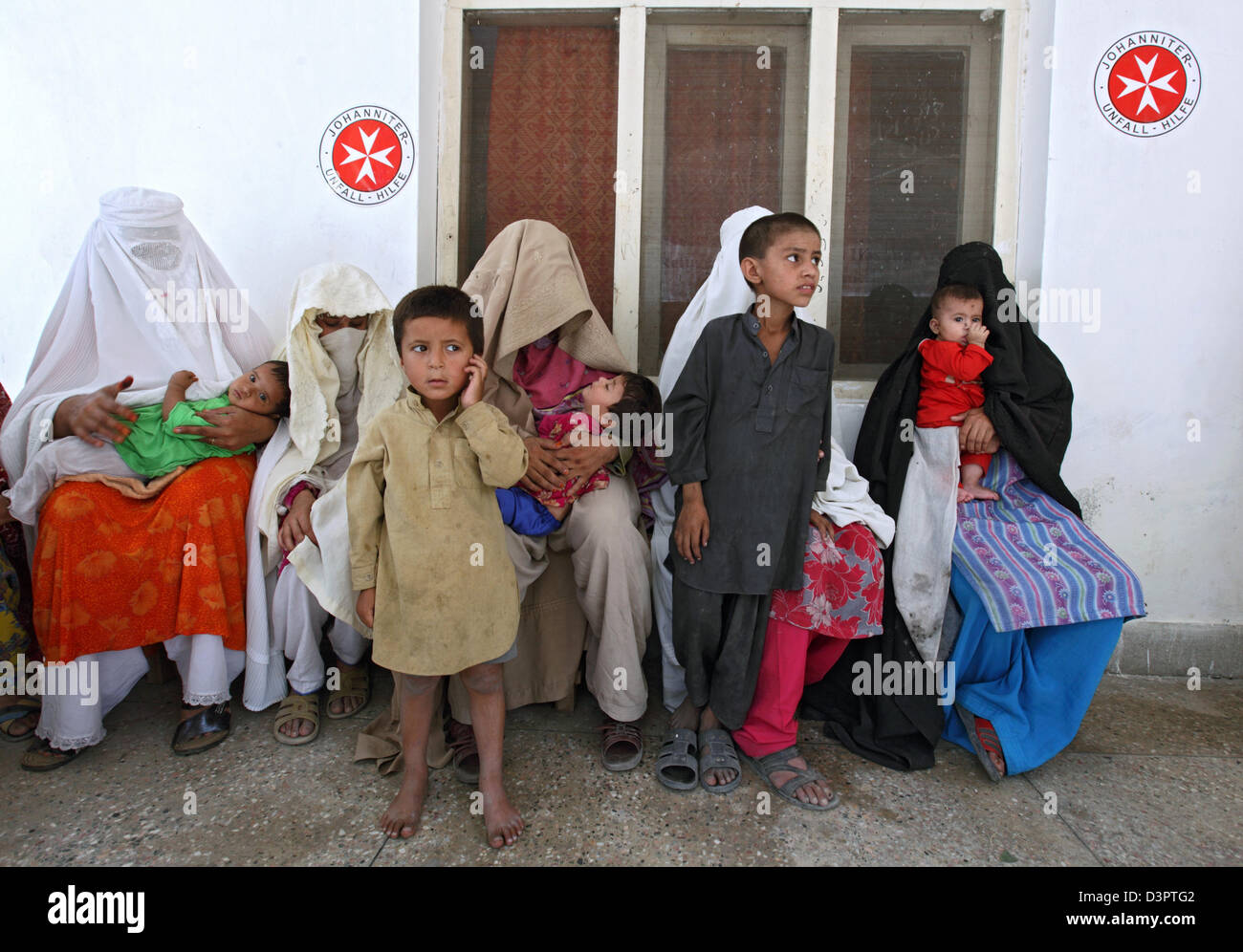 Peshawar, Pakistan, medical care for flood victims by the Hospitallers Stock Photo