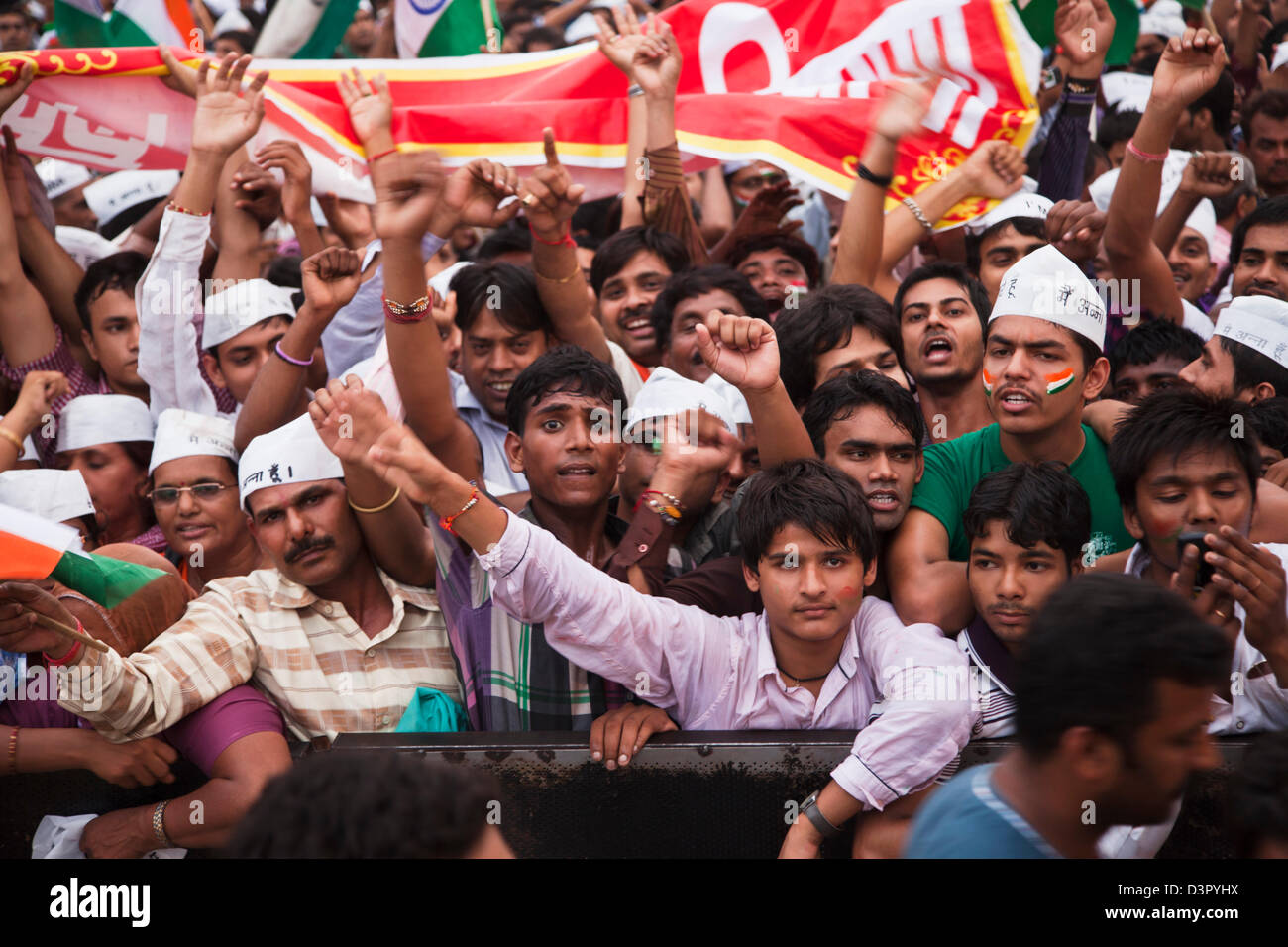 People protest against corruption in Anna Hazares indefinite fast, Ramlila Ground, New Delhi, India Stock Photo