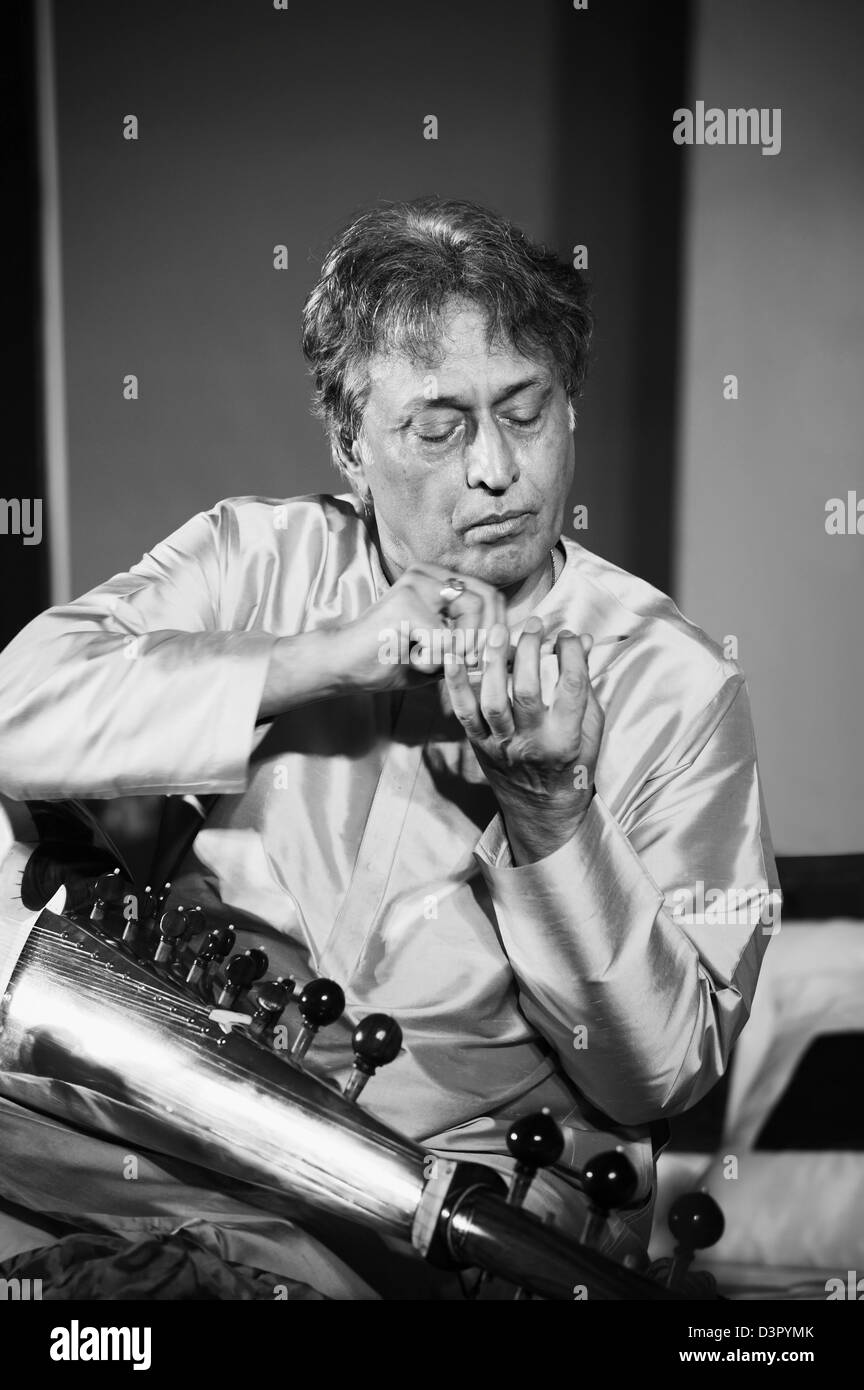 Sarod Maestro Ustad Amjad Ali Khan in a concert Stock Photo Alamy