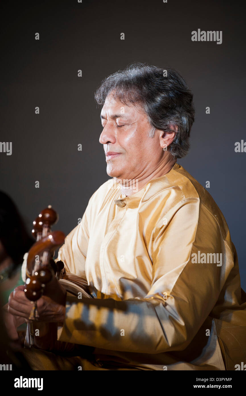 Sarod Maestro Ustad Amjad Ali Khan in a concert Stock Photo Alamy