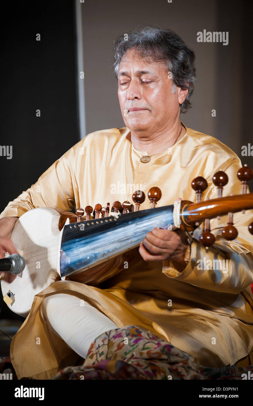 Sarod Maestro Ustad Amjad Ali Khan in a concert Stock Photo Alamy