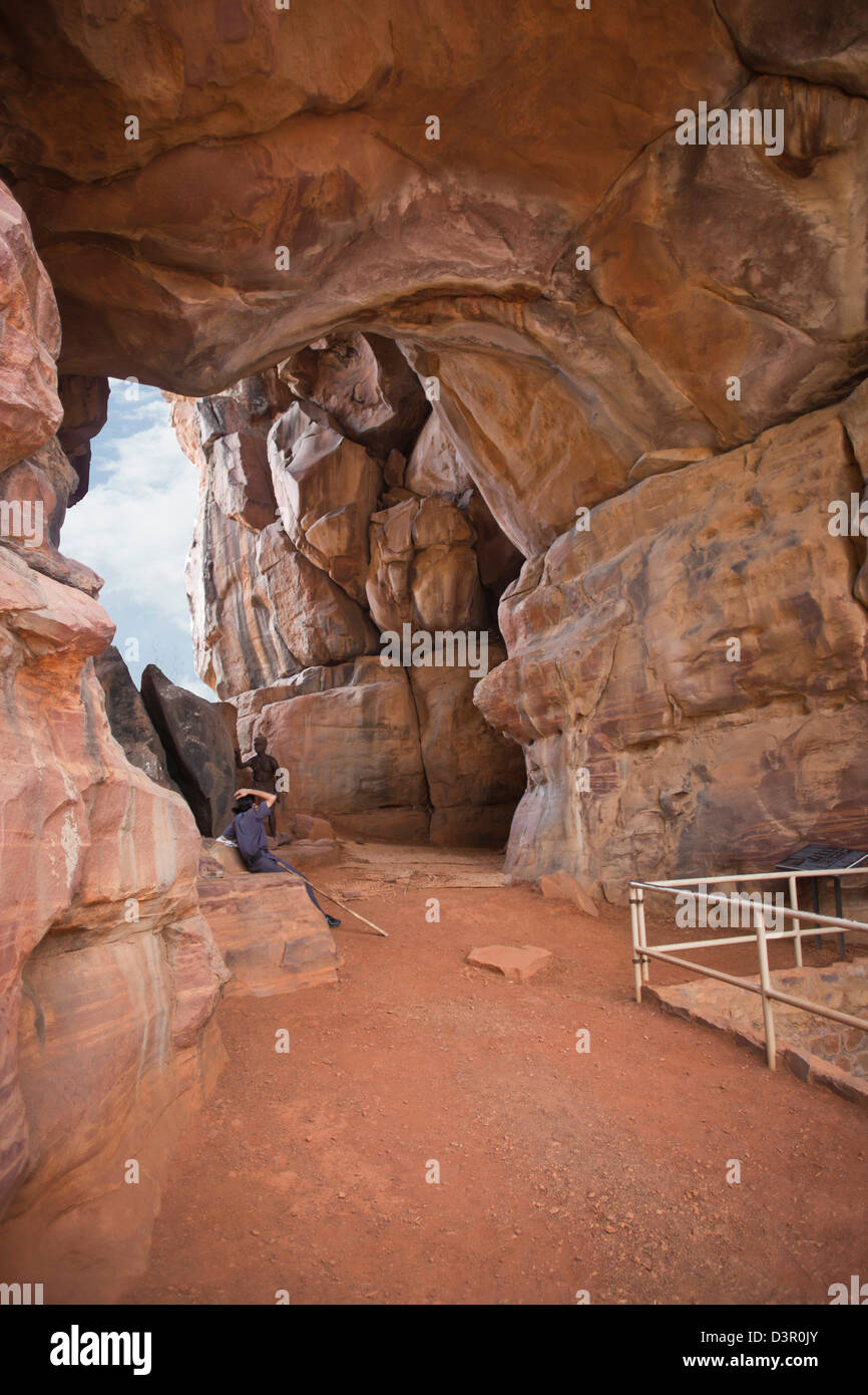 Rock shelters bhimbetka hires stock photography and images Alamy