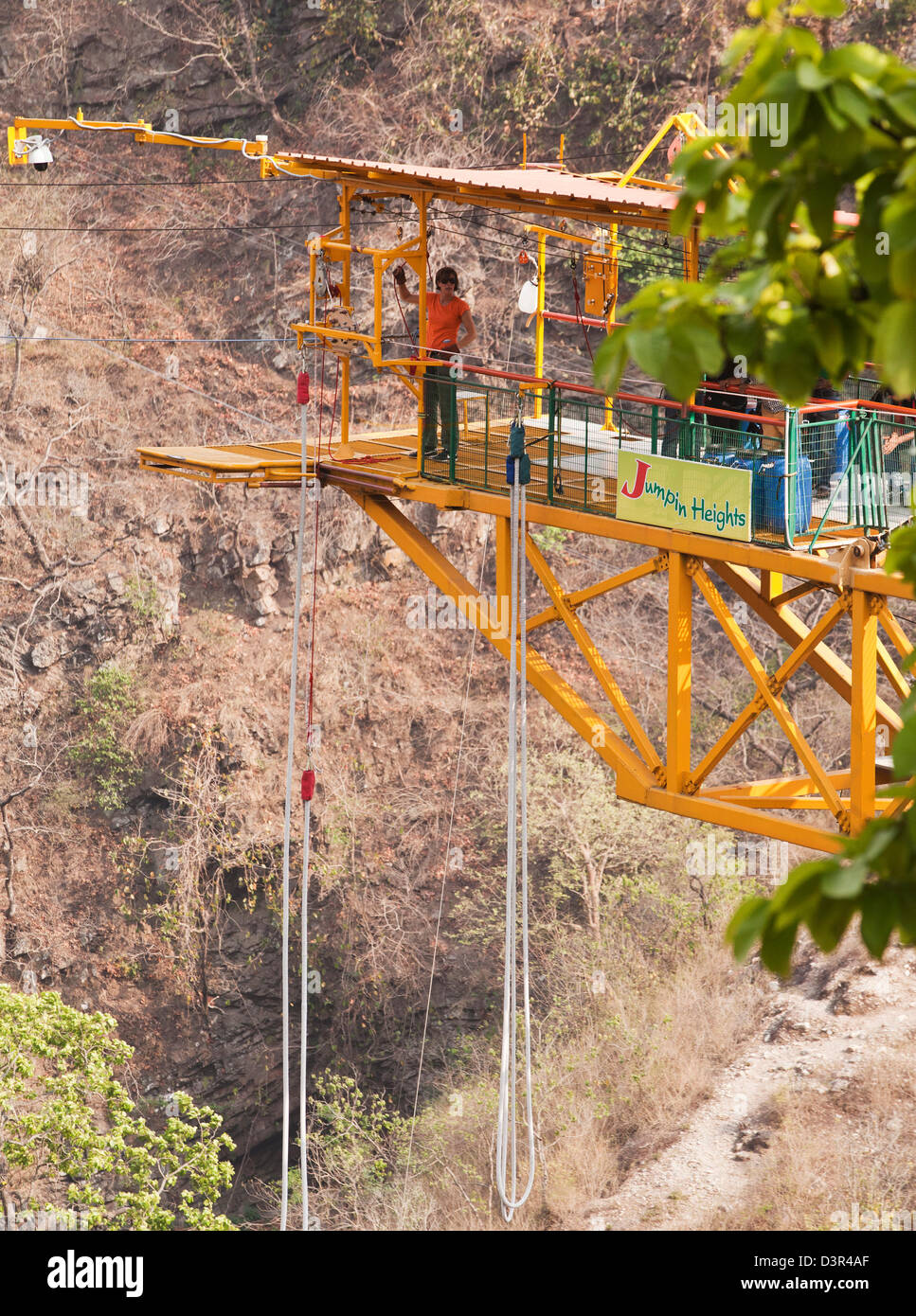 Bungee platform hires stock photography and images Alamy