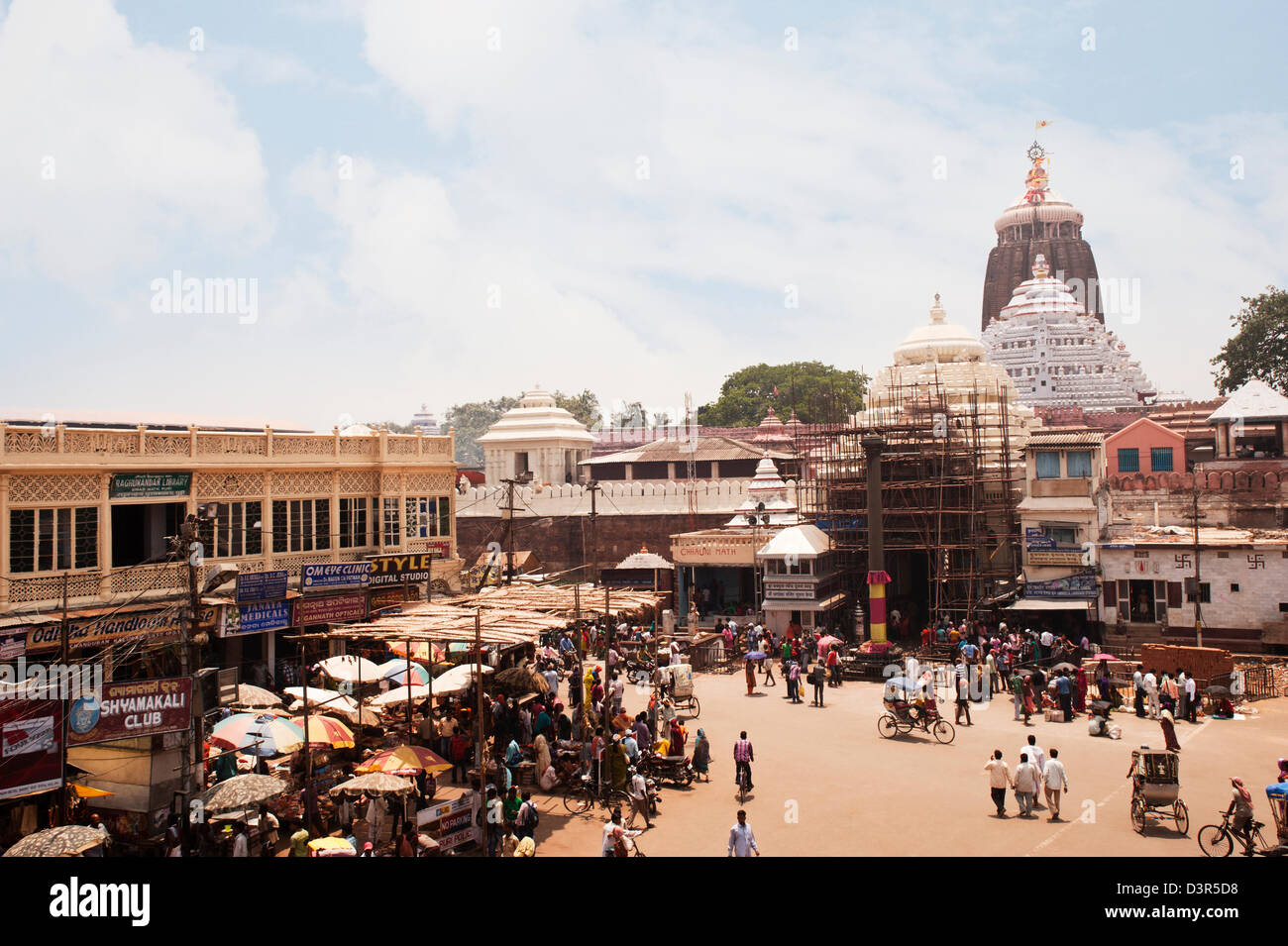 Street scene outside a temple, Jagannath Temple, Puri, Orissa, India Stock Photo