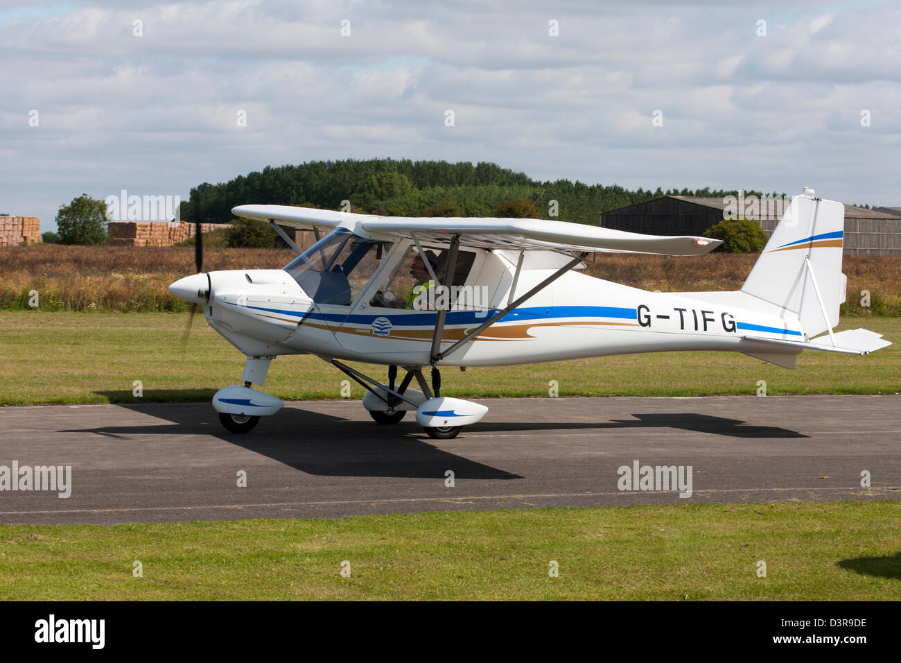 Ikarus C42 FB80 G-TIFG taxiing at Breighton Airfield Stock Photo