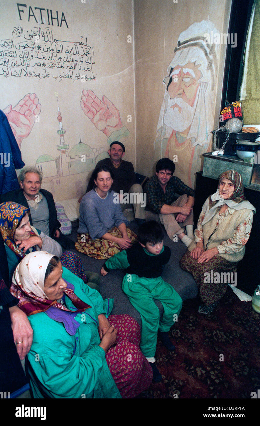 A refugee family in the devastated Hotel Europe, Sarajevo, Bosnia and Herzegovina Stock Photo