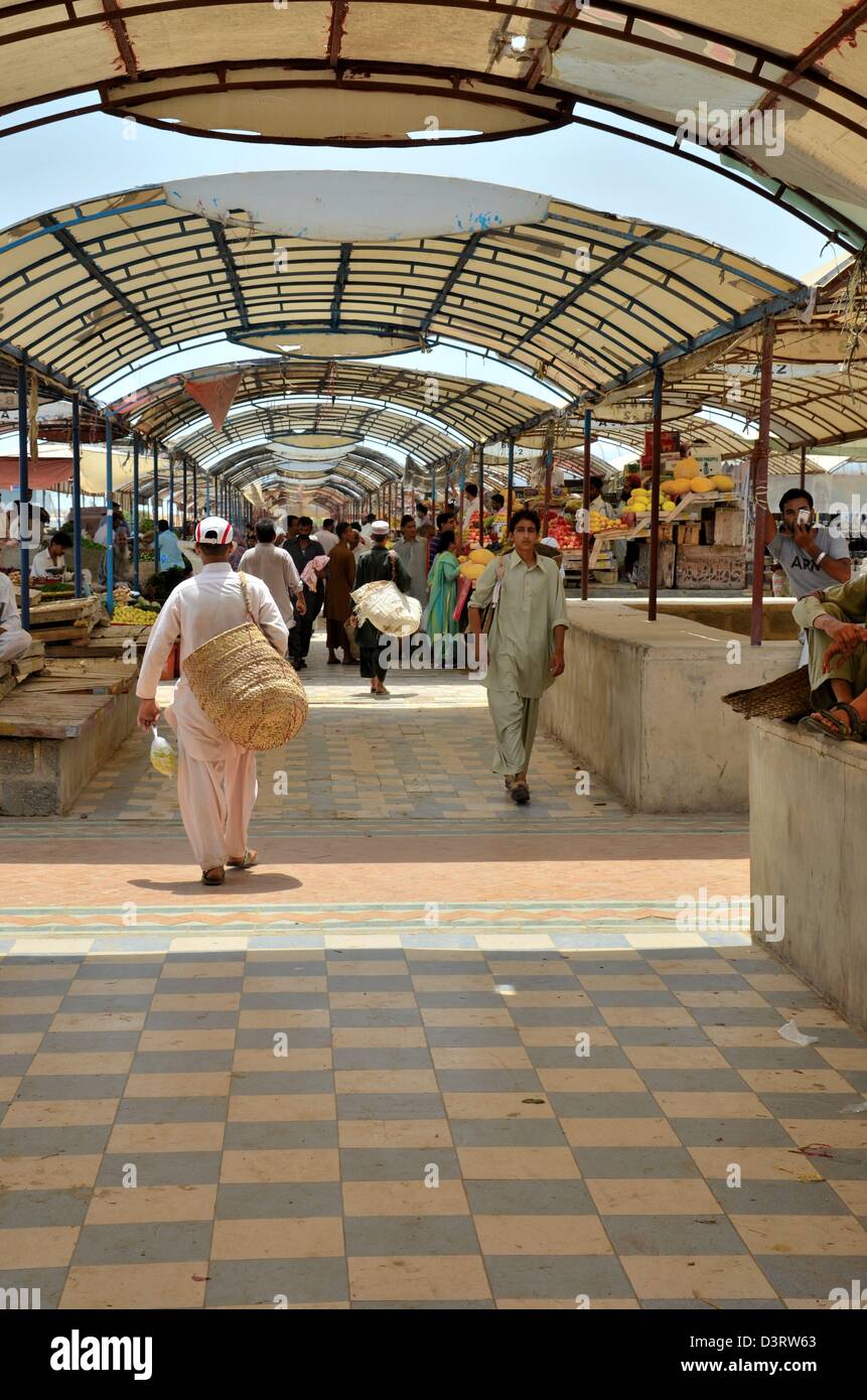 Shopping at Sunday Bazaar, Karachi, Pakistan Stock Photo Alamy