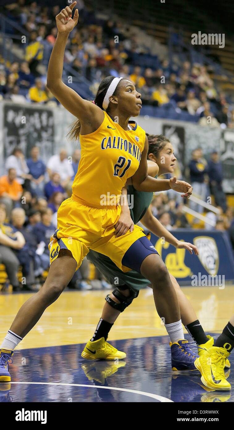 Berkeley, CA, USA. 22nd Feb, 2013. During the NCAA Womens Basketball Game Between University of Oregon Ducks vs California Golden Bears,21 F Reshanda Gray of Cal Battle for Position in the Paint to Get the Inside Pass From Teammate Mikayla Liles 77-55 Win at Hass Pavilion Berkeley Calif Stock Photo