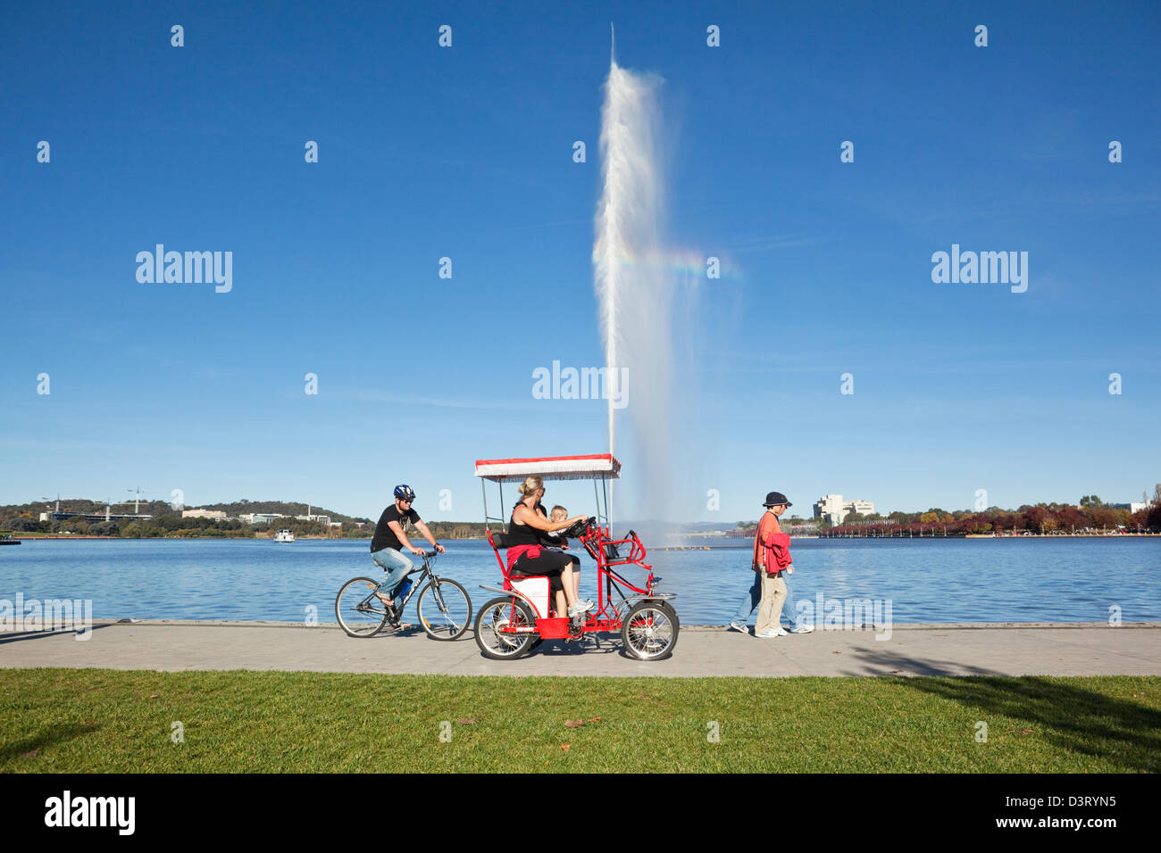 People cycling around Lake Burley Griffin.  Canberra, Australian Capital Territory (ACT), Australia Stock Photo