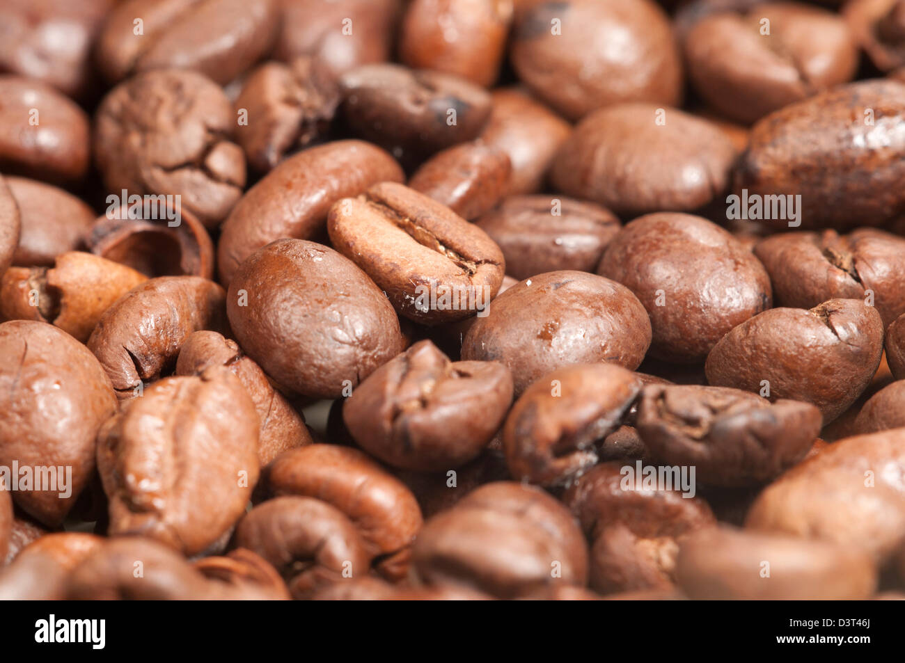 Coffee beans as a background, macro shot Stock Photo - Alamy