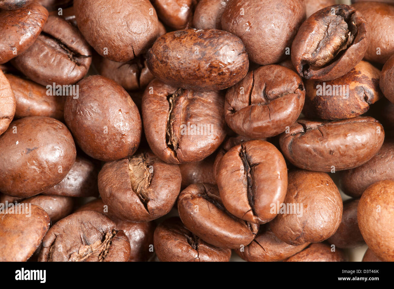 Coffee beans as a background, macro shot Stock Photo - Alamy