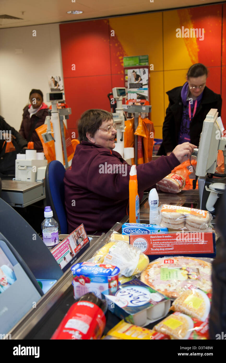 Supermarket checkout cashier hires stock photography and images Alamy