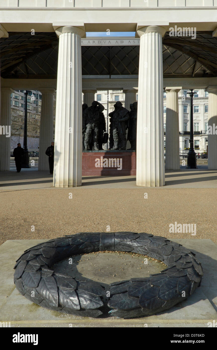 Bomber command memorial statue hires stock photography and images Alamy