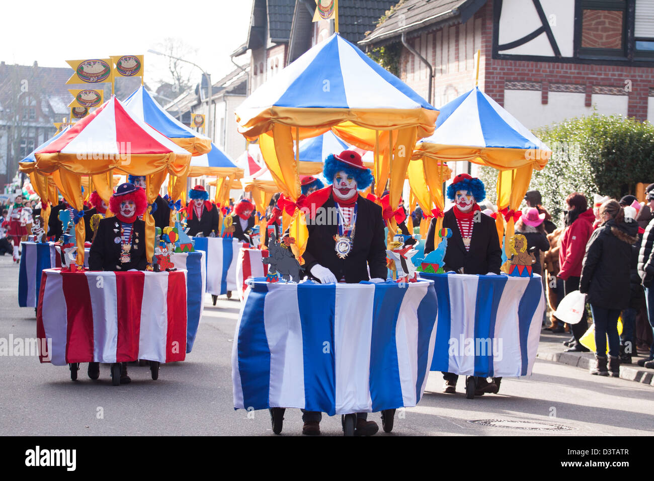 Revellers dressed as clowns celebrate Karneva / Carnival l in Rheindahlen, Nordrhein Westfalen, Germany. Stock Photo