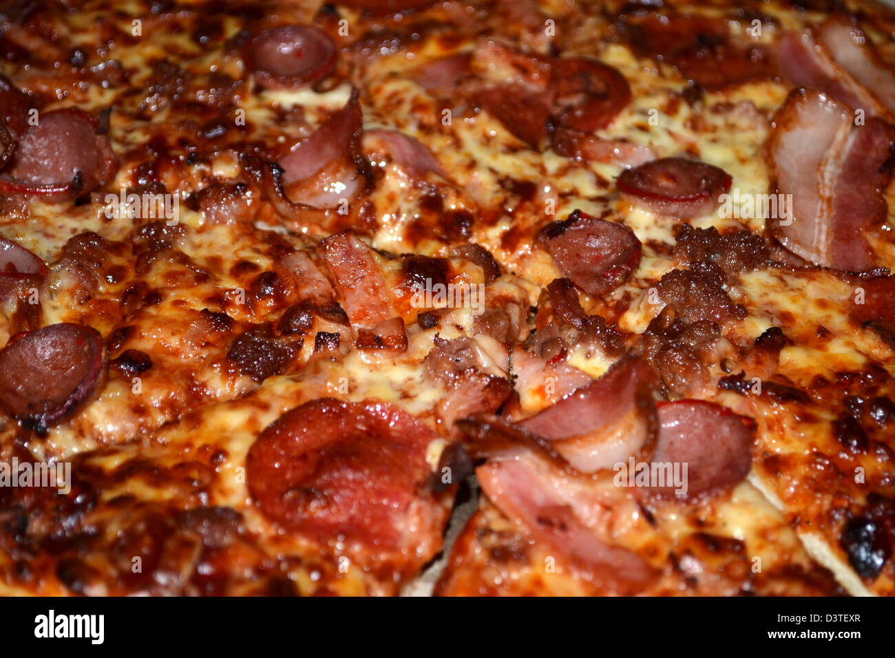 meatlovers pizza, Rasher bacon, pepperoni, champagne ham, ground beef