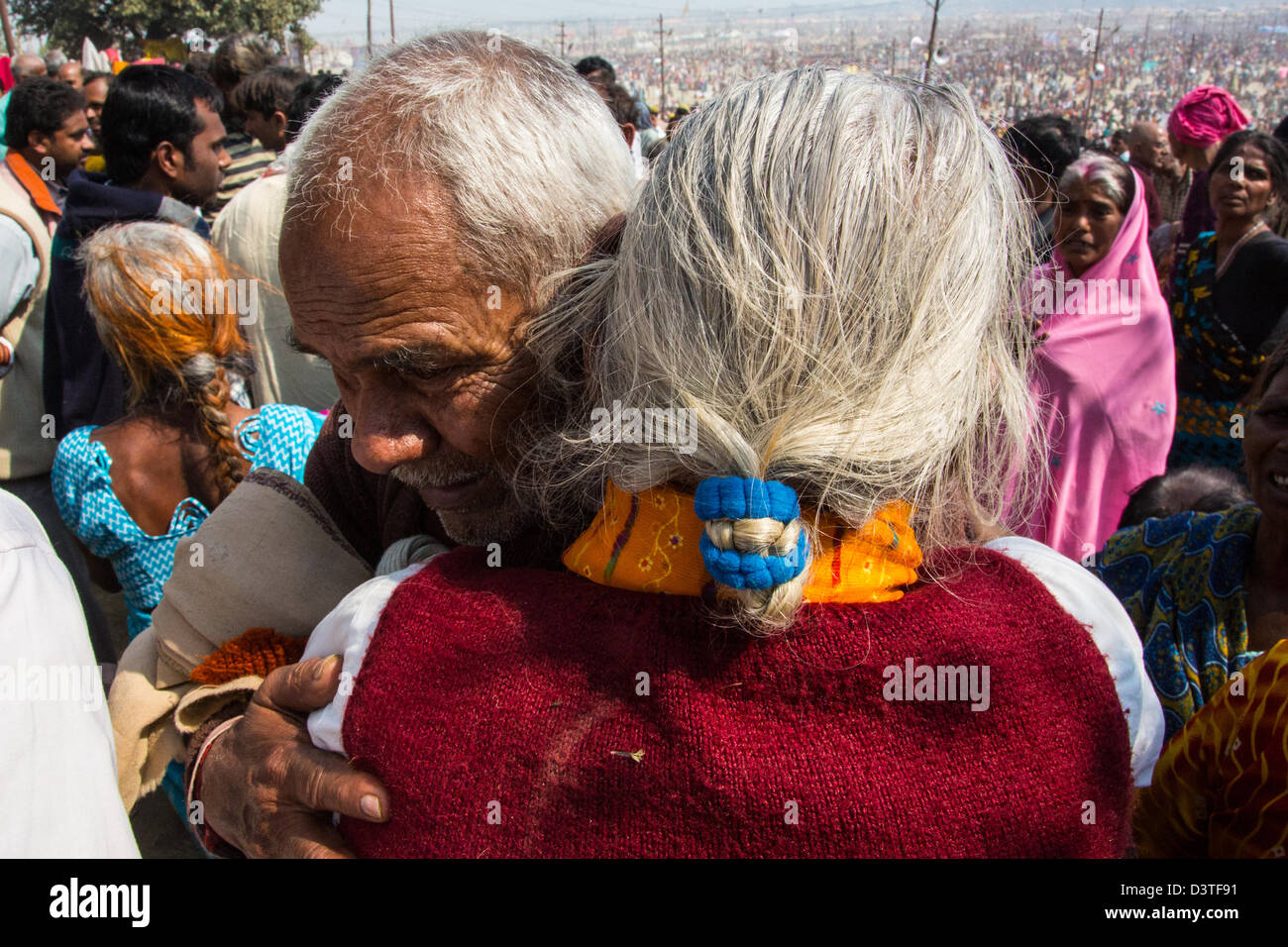 An elderly couple is reunited at the Lost and Found after being separated for several hours at the Kumbh Mela, Allahabad, India Stock Photo