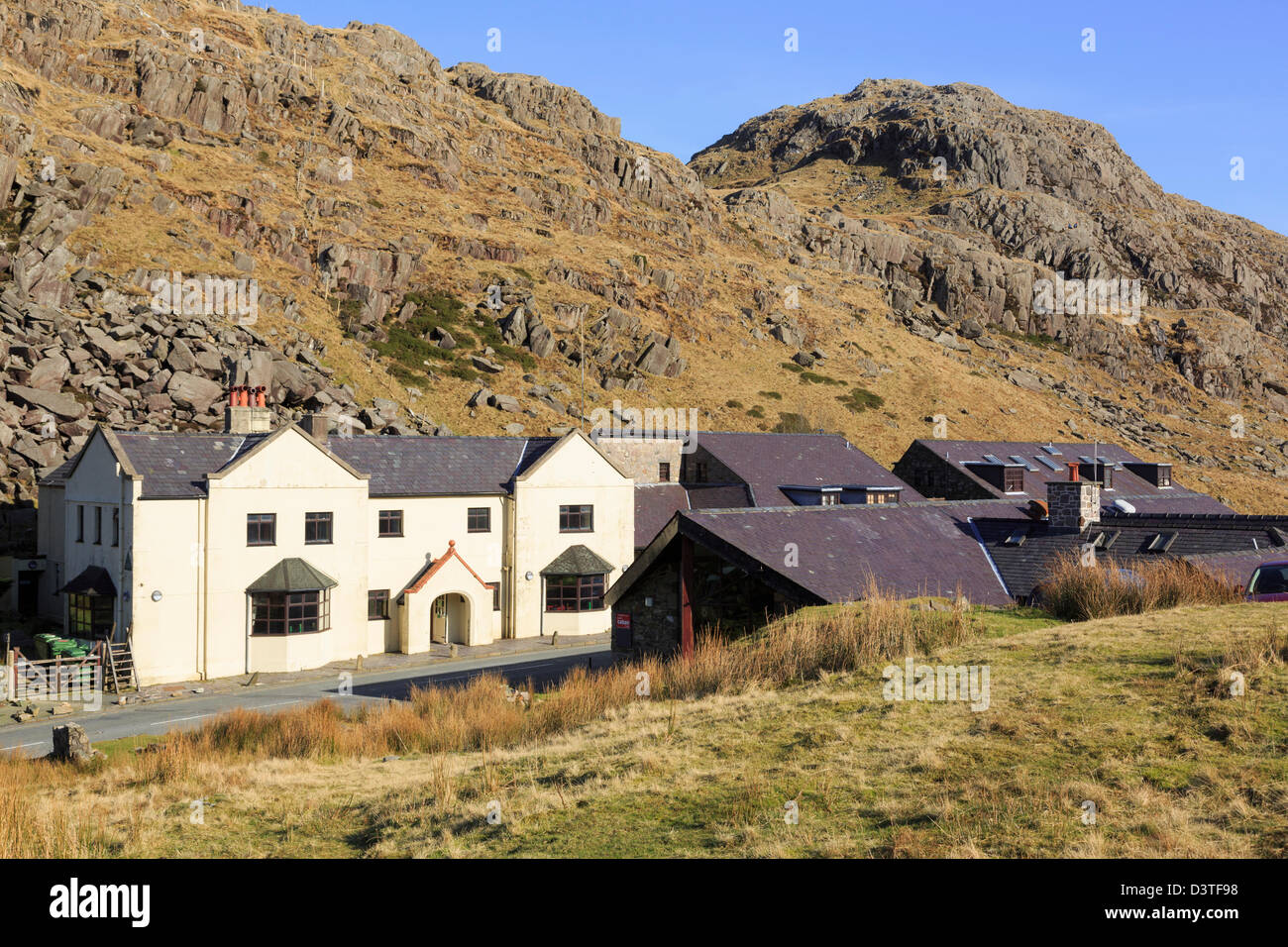 Pen-y-Pass YHA youth hostel in mountains of Snowdonia National Park,  Gwynedd, North Wales, UK, Britain Stock Photo - Alamy