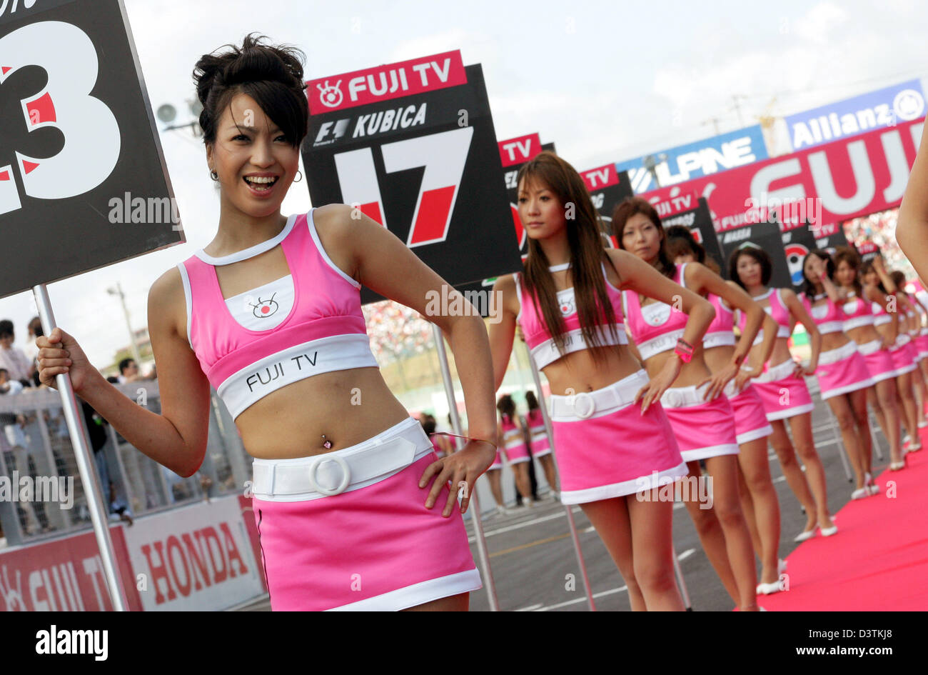 grid girls Grid girls line up for the pilots' parade prior to the Japanese Grand Prix  at the racetrack in Suzuka, Japan, Sunday 08 October 2006. Photo: Gero  Breloer Stock Photo - Alamy