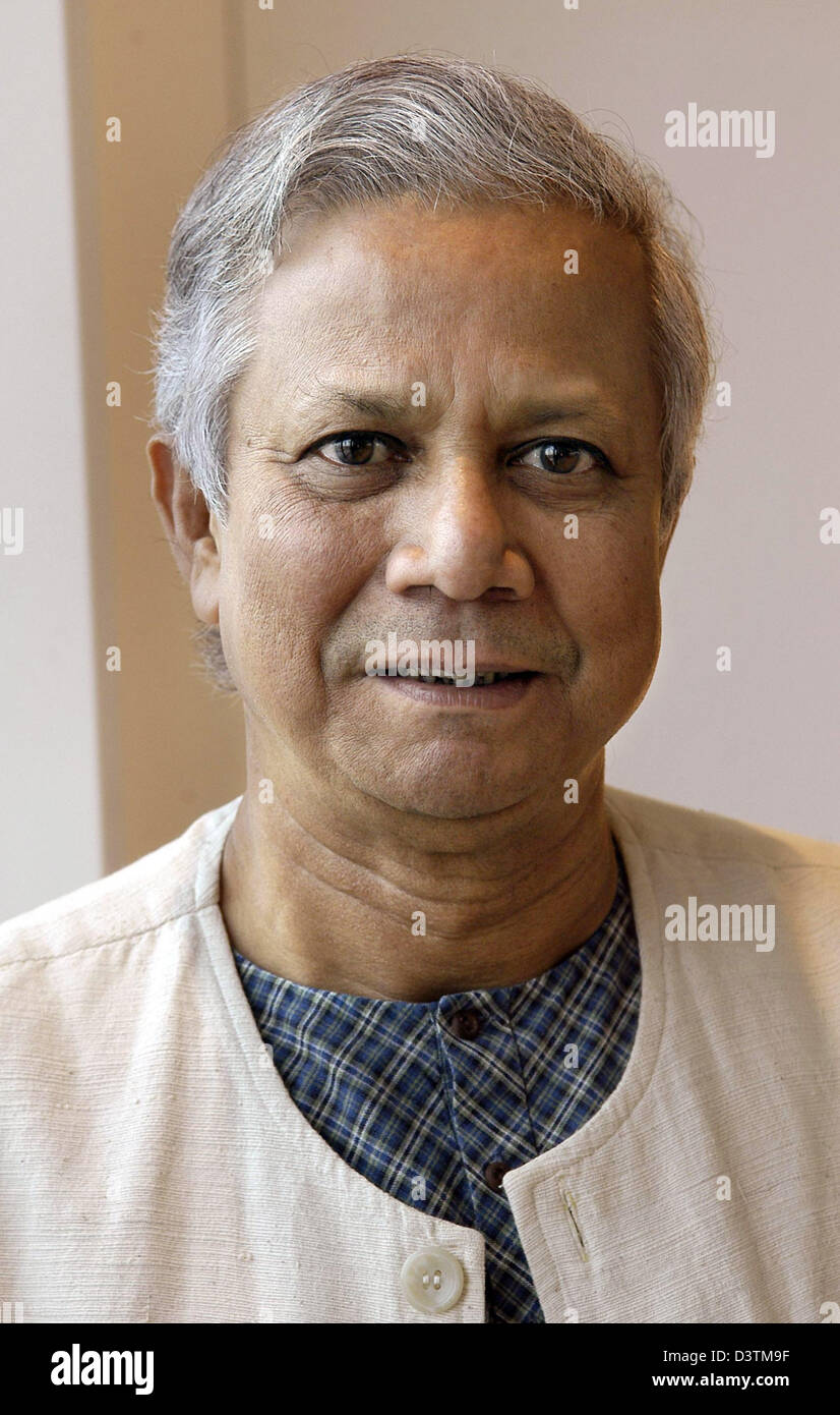 FILE - Director of Grameen-Bank, Muhammad Yunus from Bangladesh, photographed in Berlin, Germany, 14 September 2004. The Swedish Academy suprisingly anounced that 66-year old Yunus won the Nobel Peace Prize, Friday, 13 October 2006. Yunus receives the honour for his bank's efforts to fight poverty, as it hands out loans to the poor. The Nobel Peace Prize is endowed with 1.1 million Stock Photo
