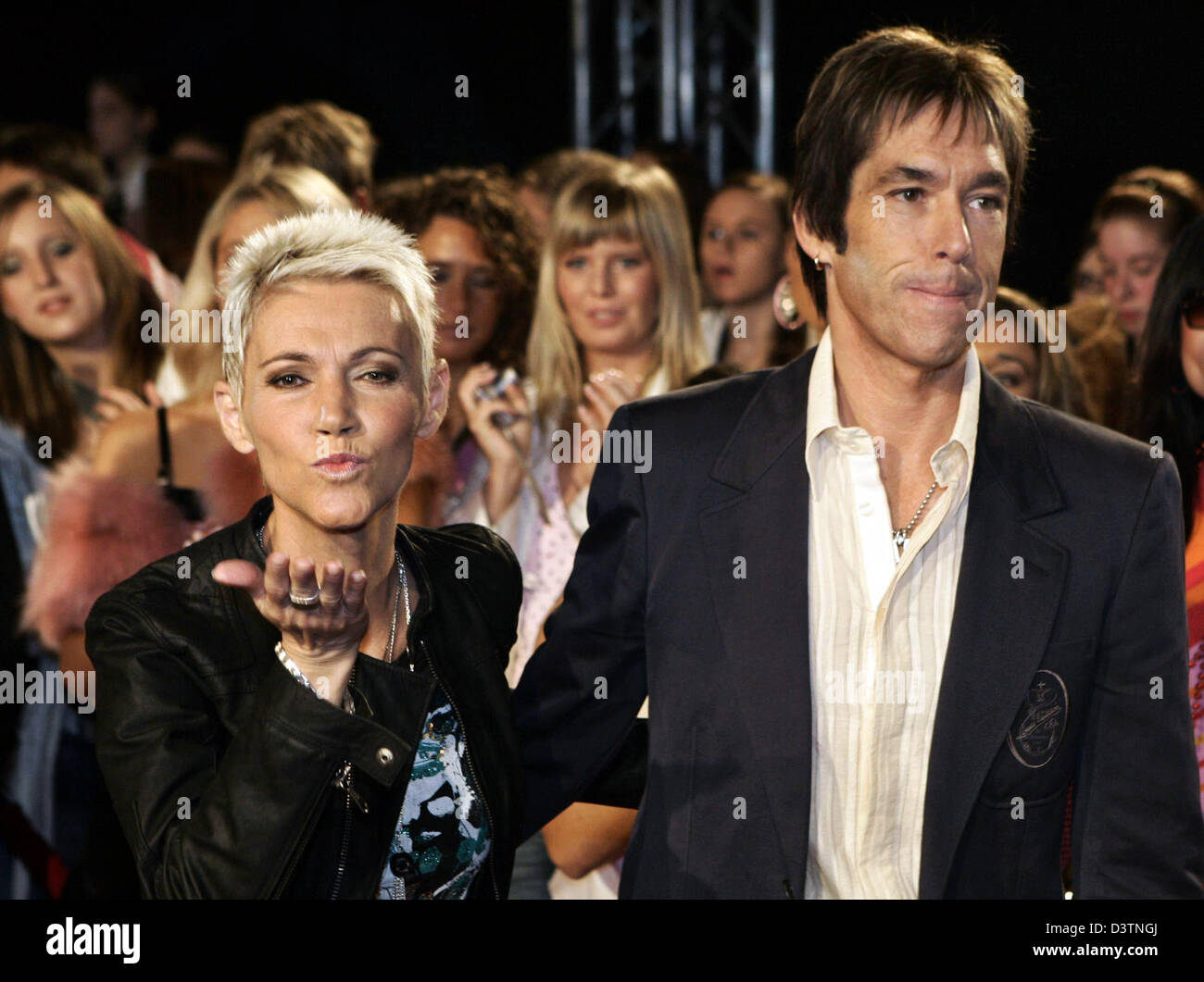 The duo 'Roxette' (Per Gessle (R) and Marie Fredriksson (L)) pose at the gala on the occasion of the 50 years anniversary of the youth newspaper 'Bravo' in Hamburg, Germany, Saturday, 21 October 2006. Photo: Ulrich Perrey Stock Photo