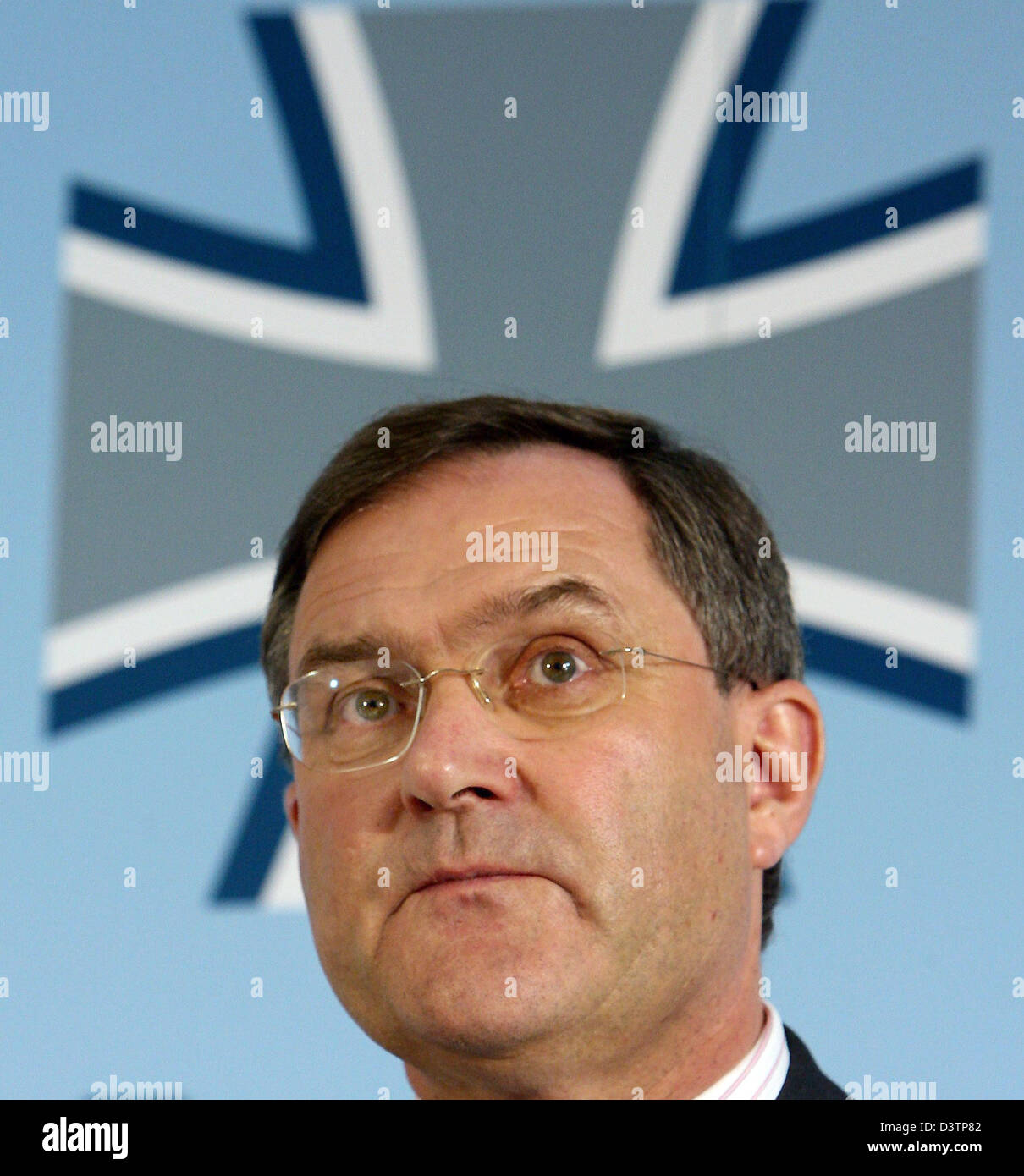 Minister of Defence Franz Josef Jung delivers a press statement in Berlin, Germany, Friday 27 October 2006. Jung suspended two members of the German Armed Forces from office. Both were involved in the desecration of a corpse in Afghanistan. Photo: Steffen Kugler Stock Photo