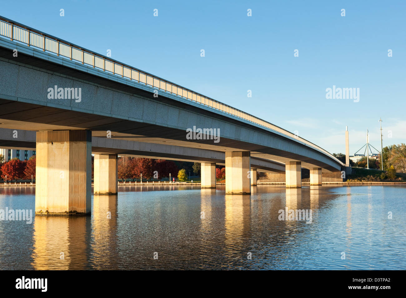 The Commonwealth Avenue Bridge linking Canberra over Lake Burley Griffin. Canberra, Australian Capital Territory, Australia Stock Photo