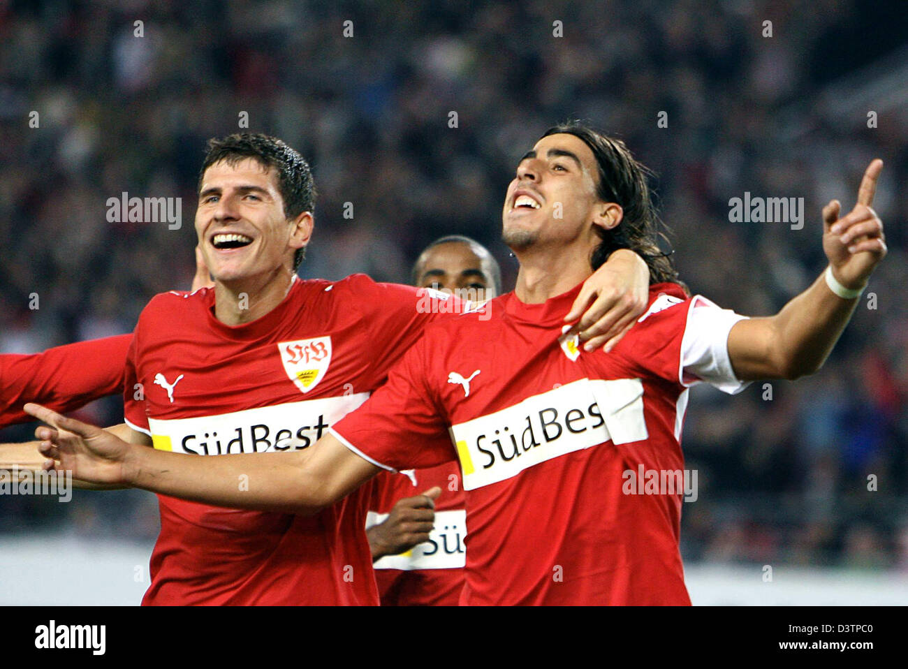 Stuttgart's Sami Khedira (R) and Mario Gomez (L) cheer Khedira's 1-0 in ...