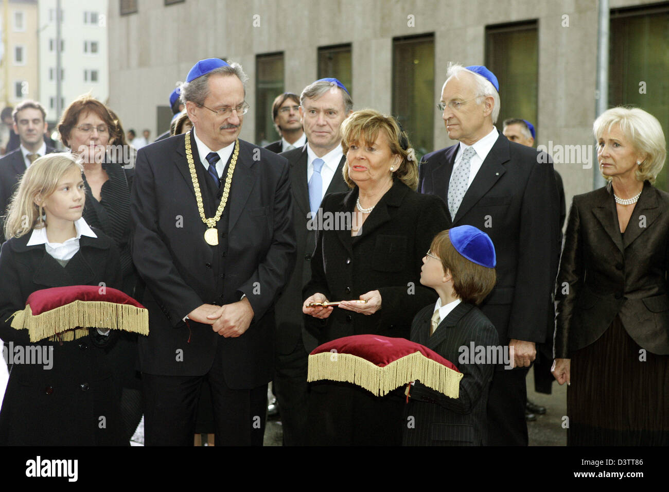 President of the Central Council of Jews in Germany, Charlotte Knobloch, holds on to the key of the new main synagogue, while standing next to Munich's mayor Christian Ude, German President Horst Koehler (C, back), Bavarian Prime Minister Edmund Stoiber (2-R, back) and his wife Karin (R) in Munich, Germany, Thursday, 09 November 2006. The synagogue had been destroyed by the Nazis f Stock Photo