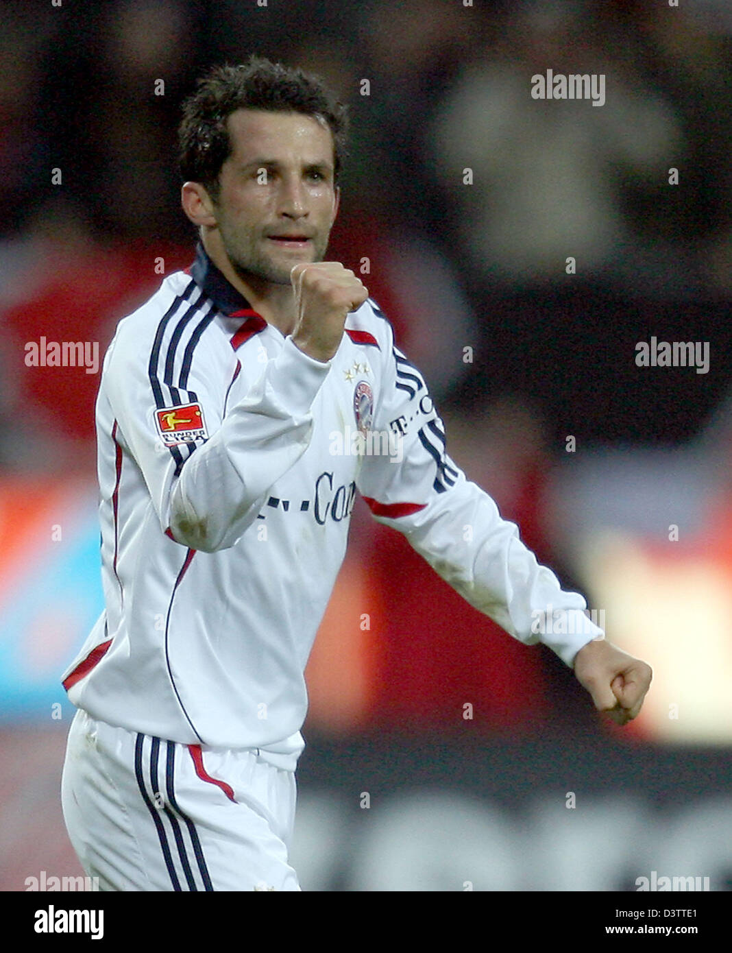 bayern-munich-s-hasan-salihamidzic-r-celebrates-his-1-0-goal-against